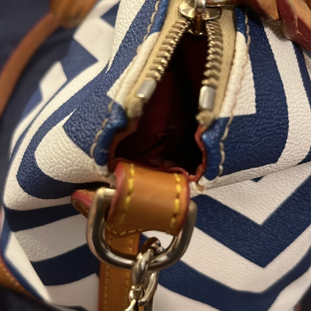 Dooney & Bourke Blue and White Chevron Crossbody Bag - Picture 11 of 16